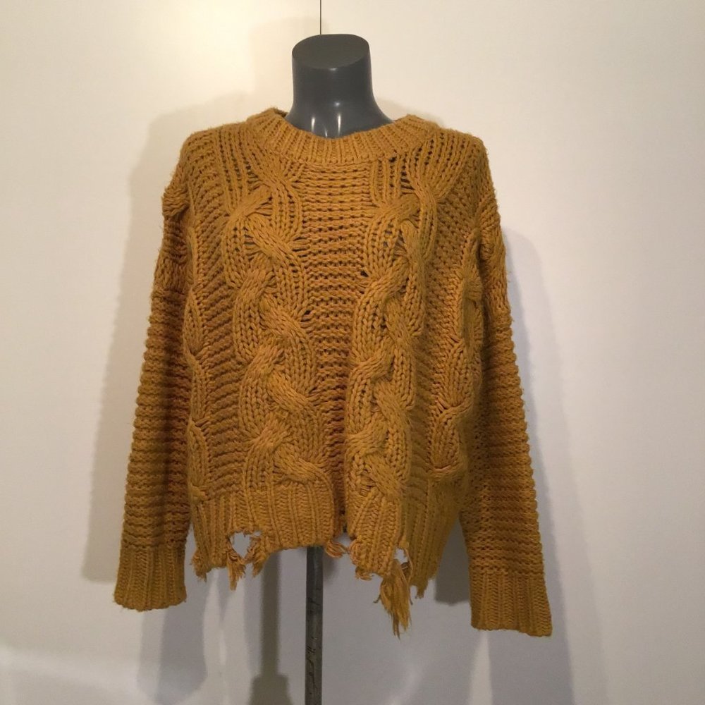Moon River Distressed Hem Cable Knit Sweater Size S